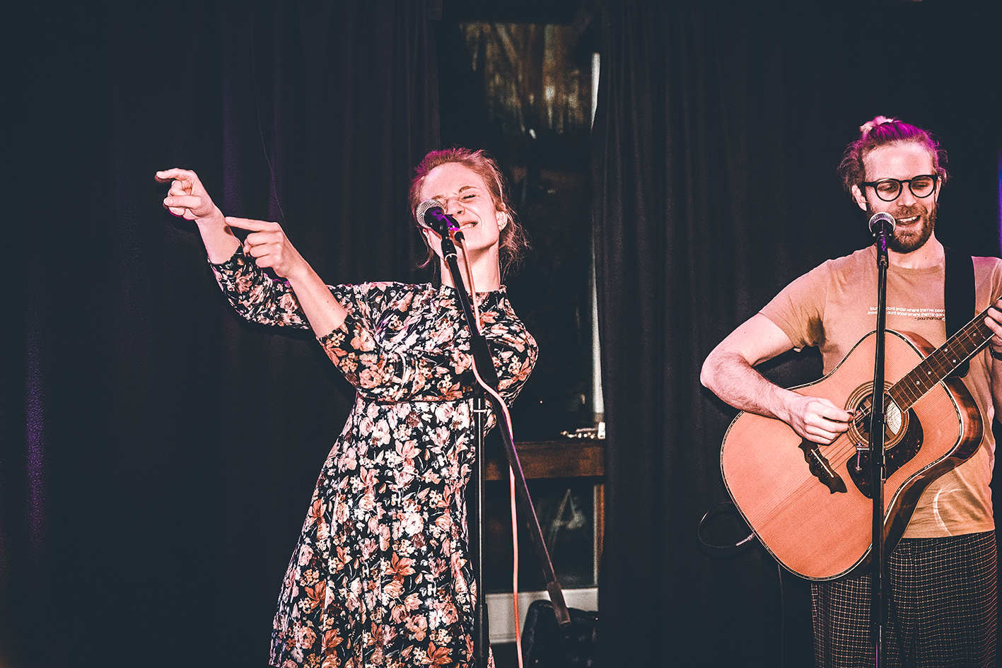 CD Cover Design Art Grafikdesign Musiker Artista Vivente Maike Czychi Debutalbum Release Anika C. Harley